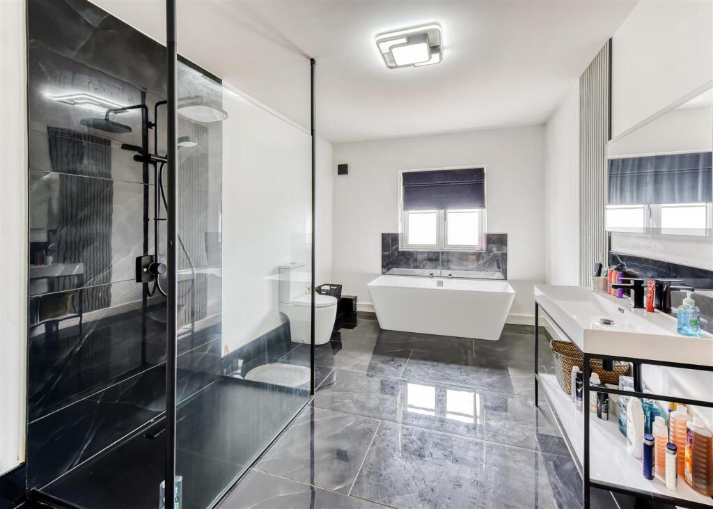 Meadow View-bathroom.jpg