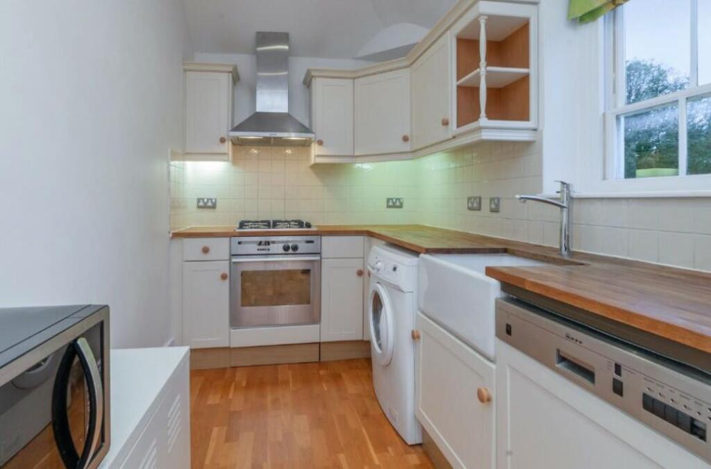 3. Kitchen.JPG