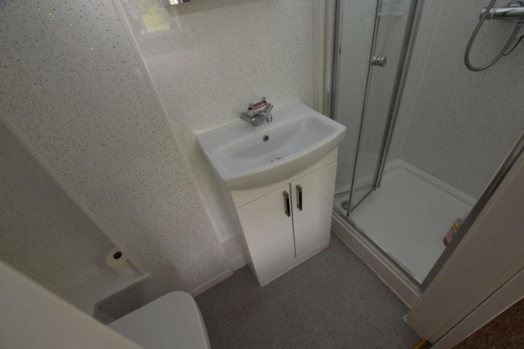 Flat 1 En Suit