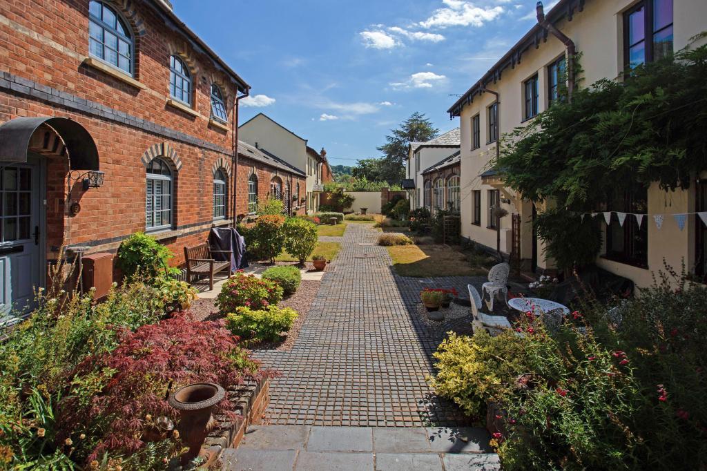 12 East Court Mews 304258  (16).jpg