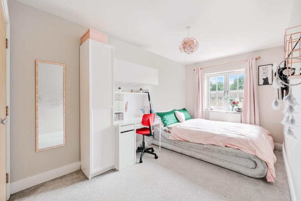 CHESSINGTON ROAD -4.jpg