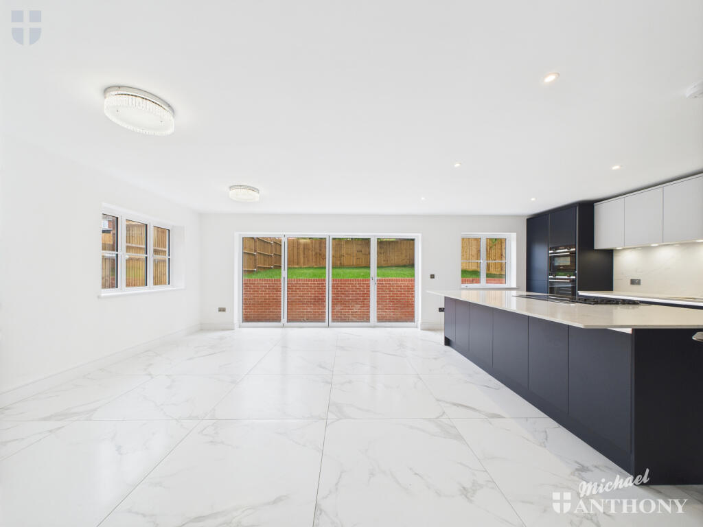 CAM02773G0-PR0337-STILL021