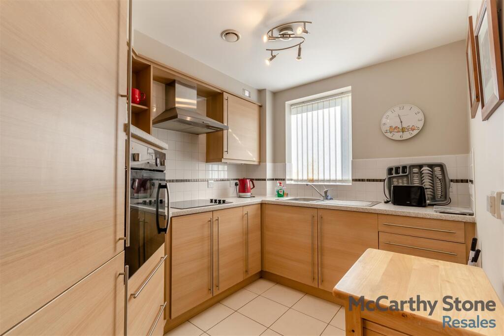 8667948-interior12.jpg