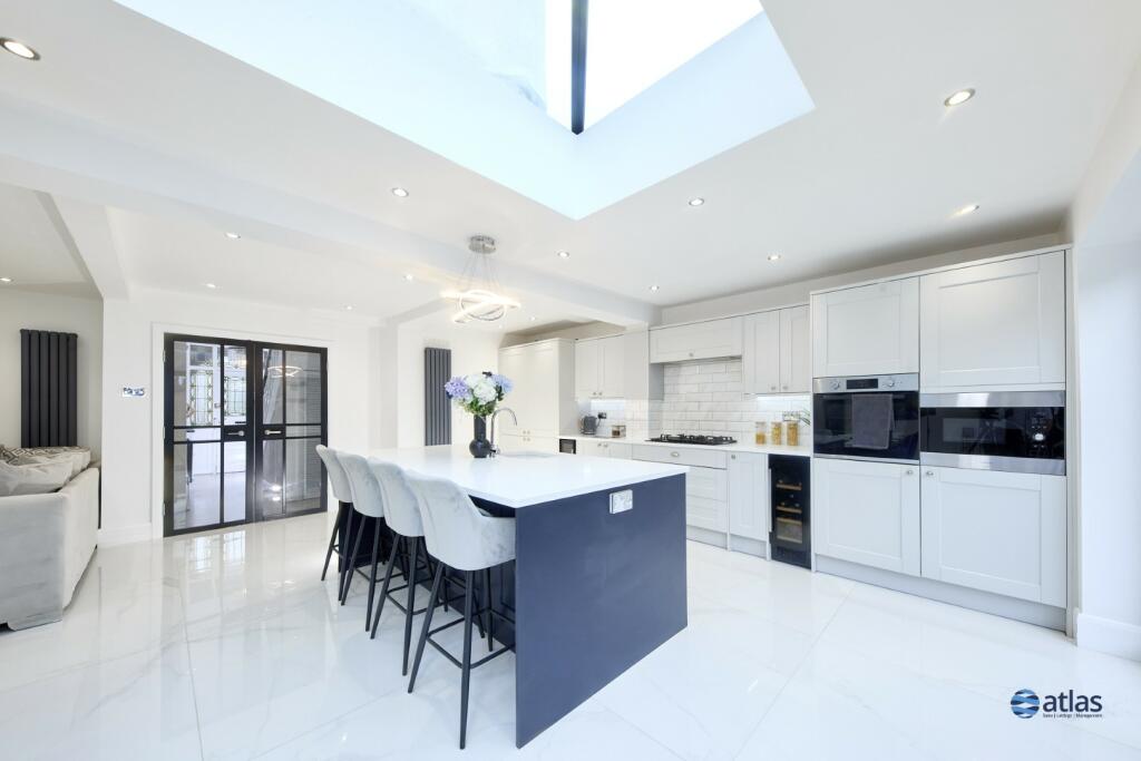 Kitchen / Living Area