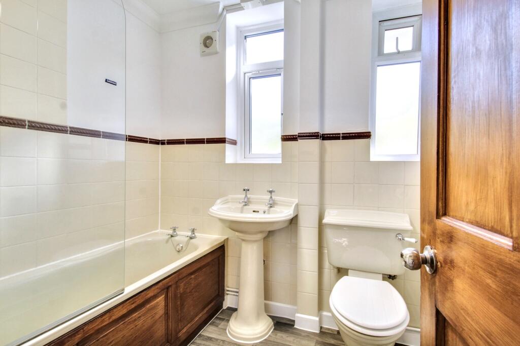 7.bathroom.jpg