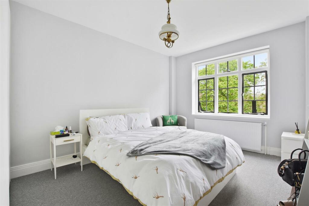 Principal bedroom - Florence Court.JPG