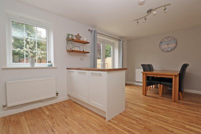 KITCHEN/DINING AREA 