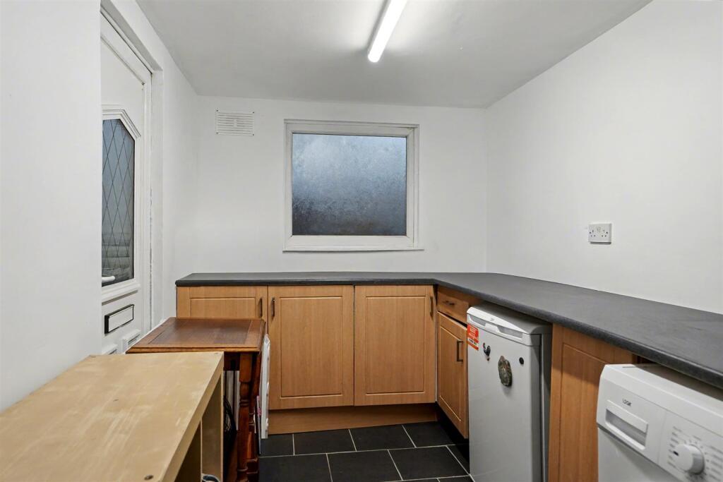 14 England Cresent-10.jpeg