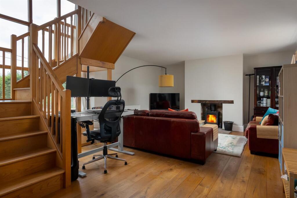 63 - Rockstowes Hill - GL11 5AF - Web.jpg