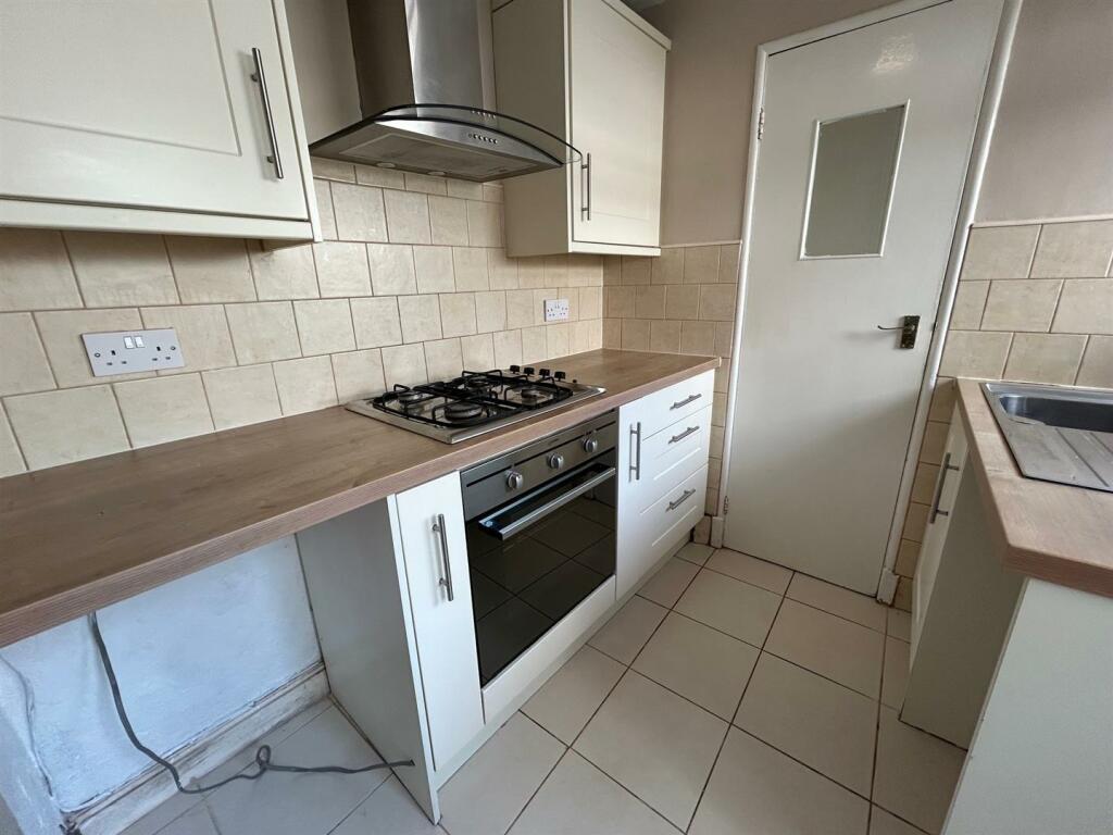 kitchen 1.jpg