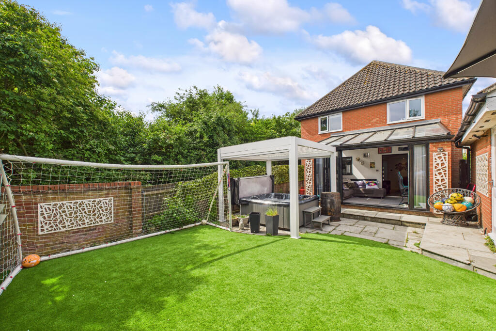 CAM05454G0-PR0014-STILL012