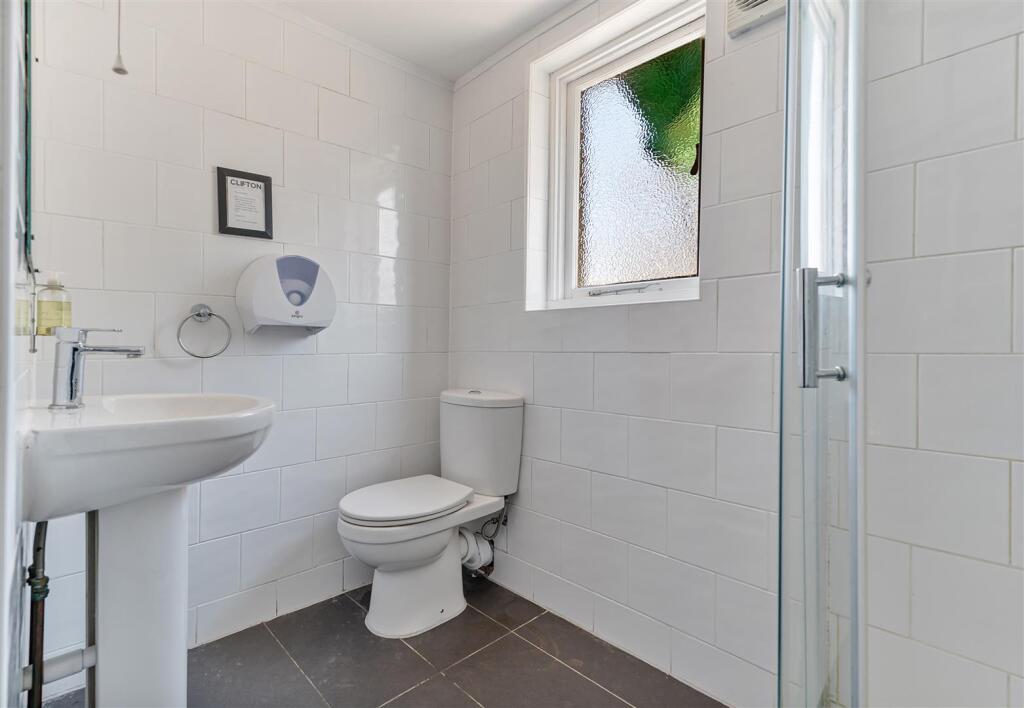 4WBP First Floor Bathroom.JPG