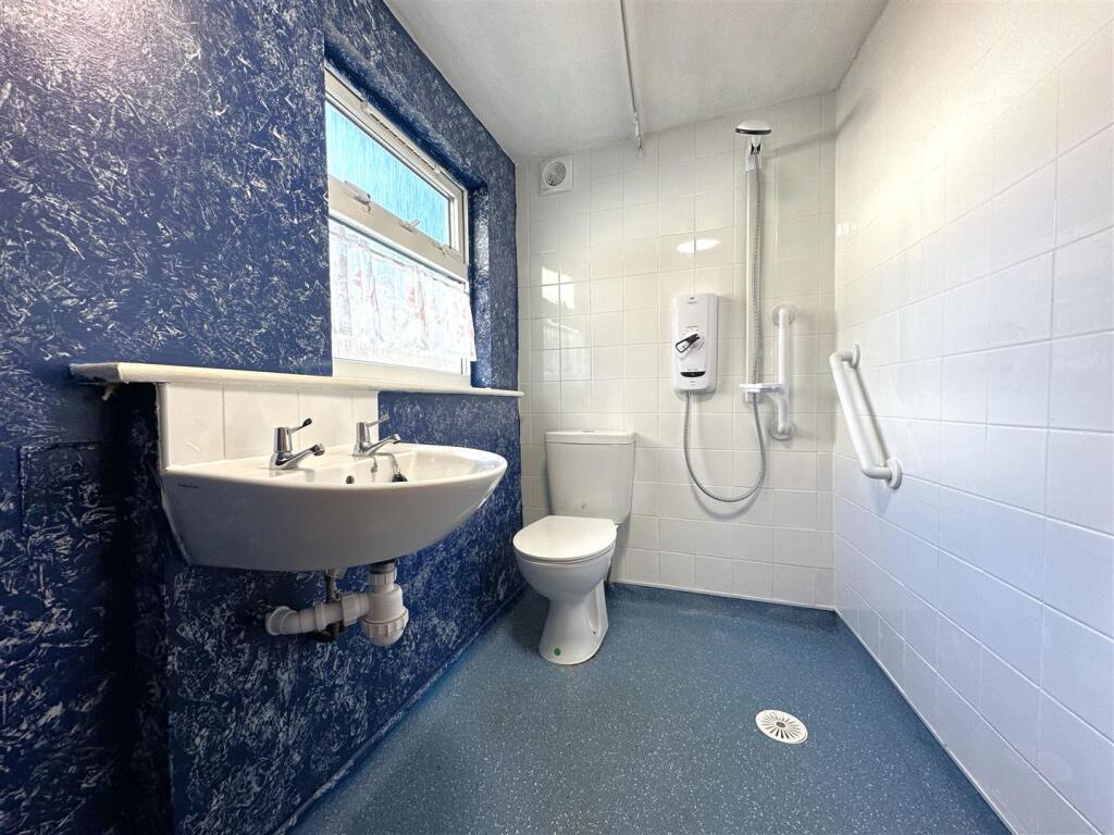 Ground Floor Wet Room 224