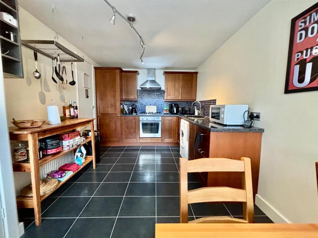 Fitted Dining Kitchen: