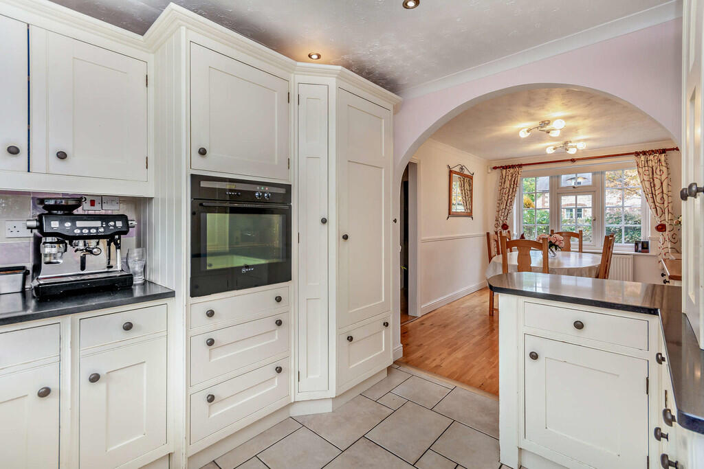 8664509-interior1...