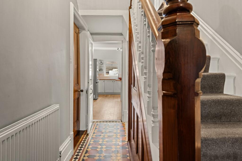 Knighton Drive, Stoneygate, LE2