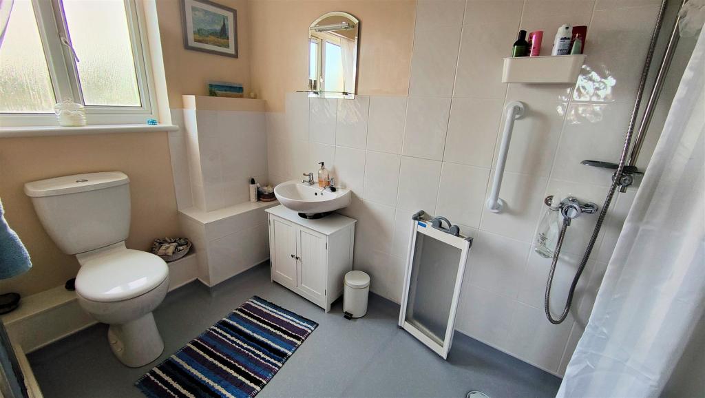 ensuite.jpg