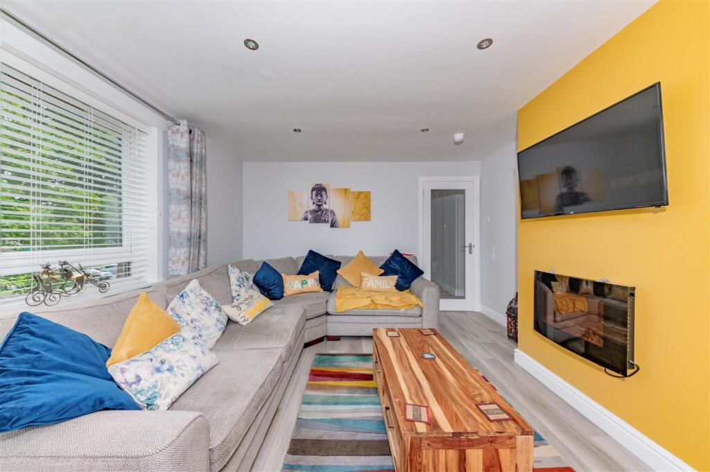 1-L 143 Fintry Drive Dundee-12.JPG