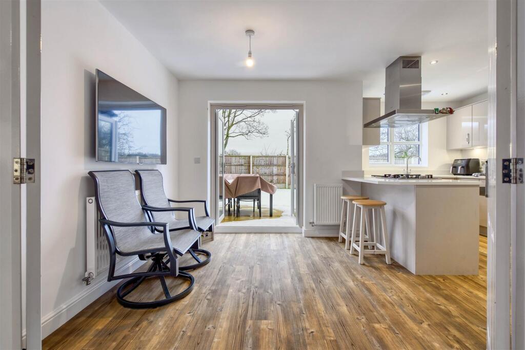 Kitchen/ Dining Room