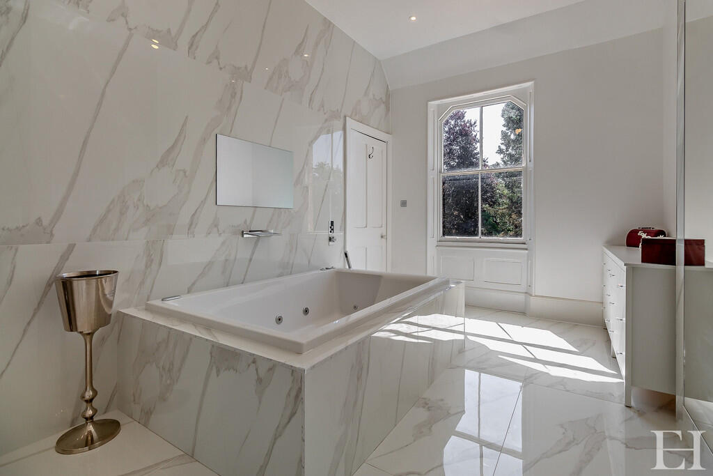 8635654-interiorW...