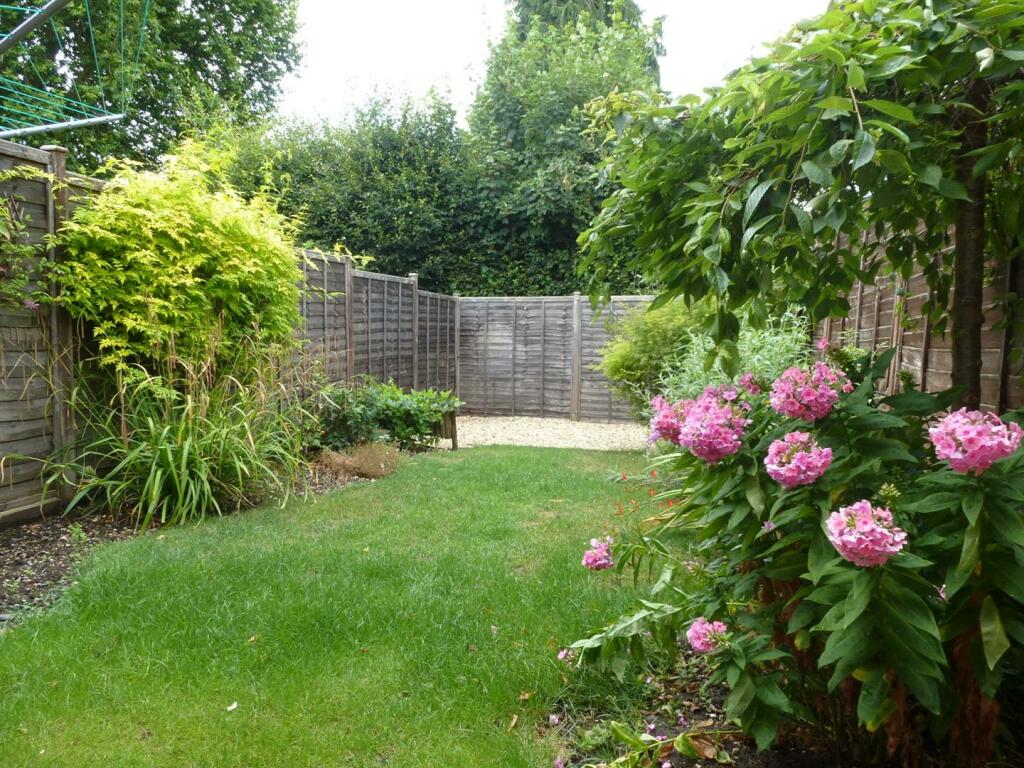 4 Ottawa Drive - Summer garden 2.JPG