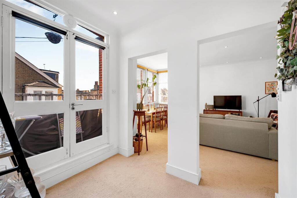 34 Leythe Road-6.jpg