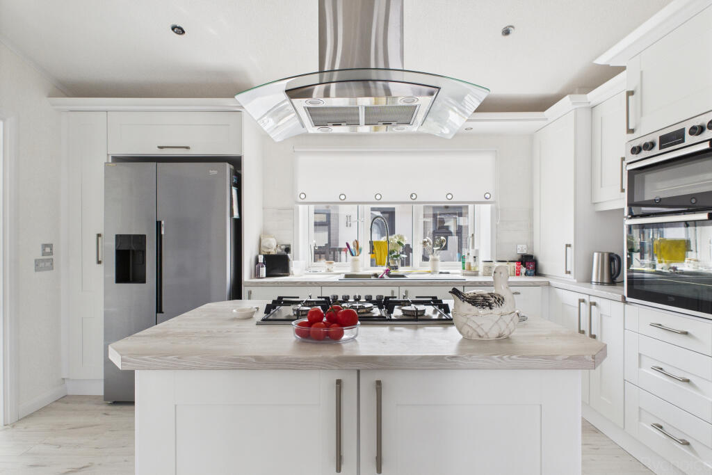 CAM05449G0-PR0024-STILL004