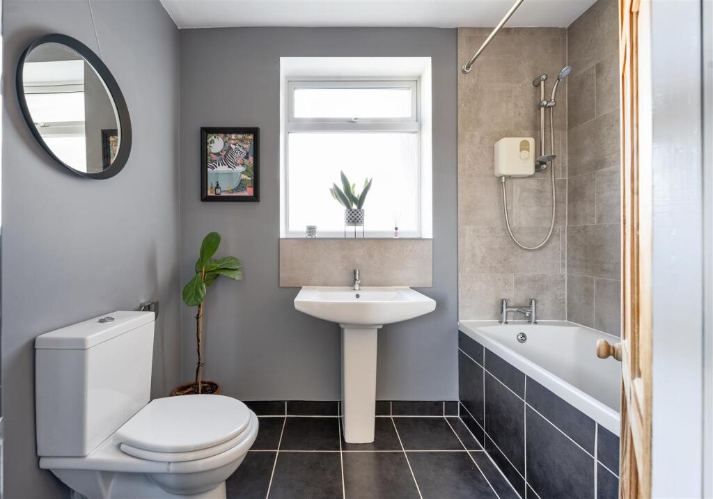 Heathcote Grove E4