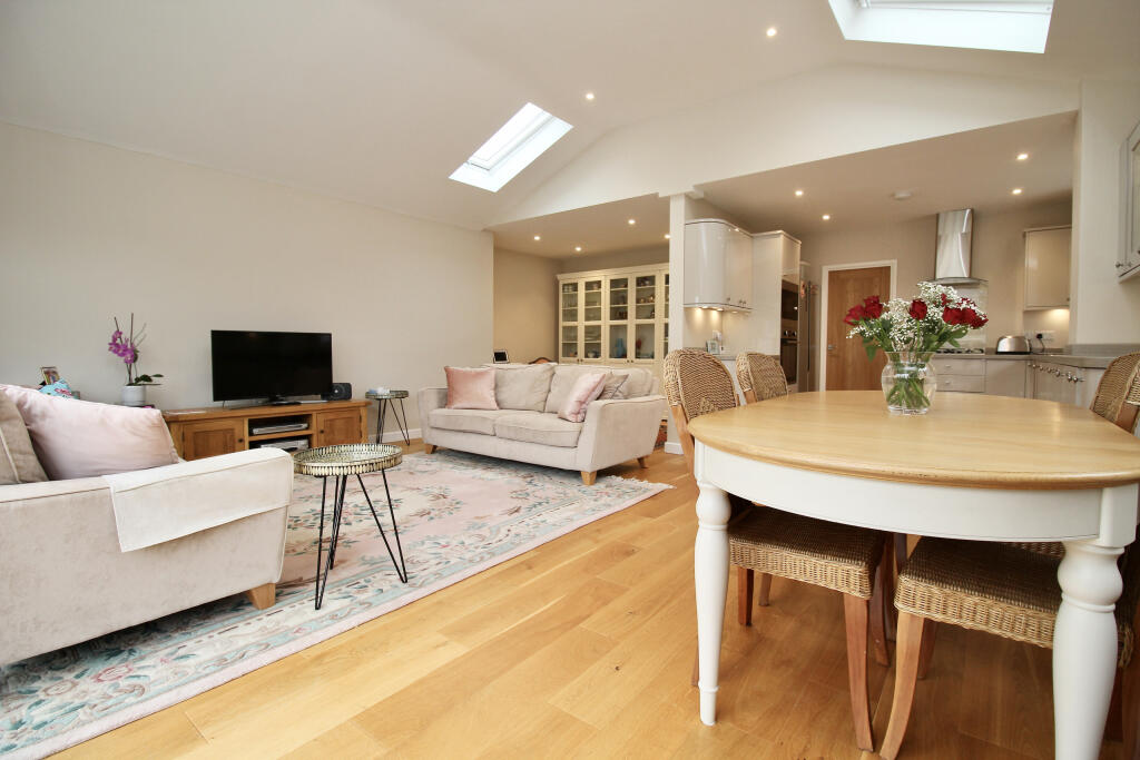 Open Plan/Kitchen/Dining/Living Room