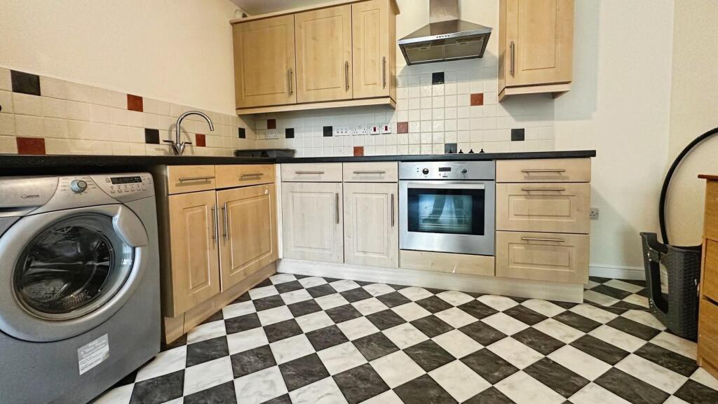 e8bb5dc6--4846-A919-0E55699E8498-32007-00000870DDD