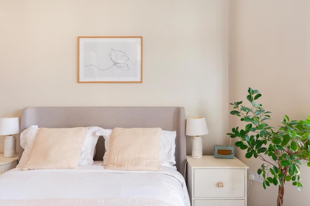 1B1R6BN - Bedroom A.jpg