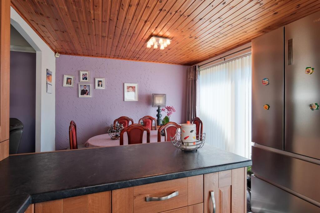 021-11 Whiteshaw Avenue, Carluke, ML8 5DF.jpg