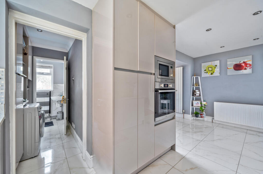 1302113-18-683d9a...