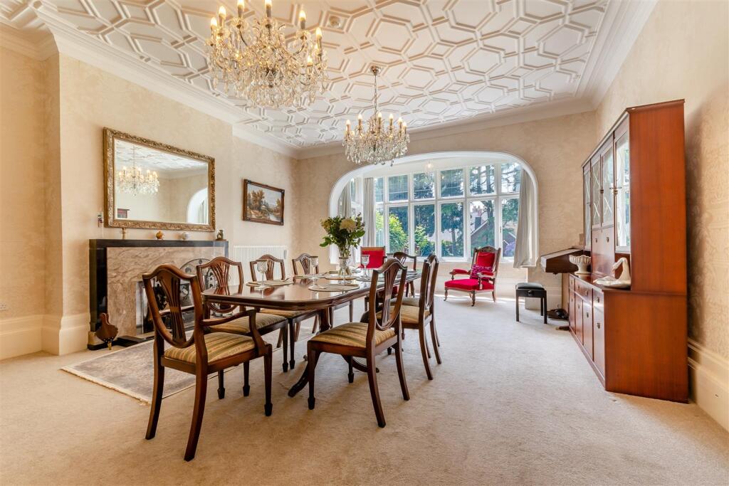 8599546-interior24.jpg