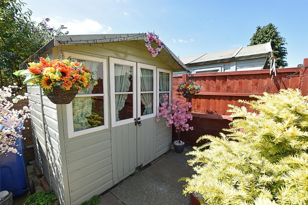 SUMMERHOUSE