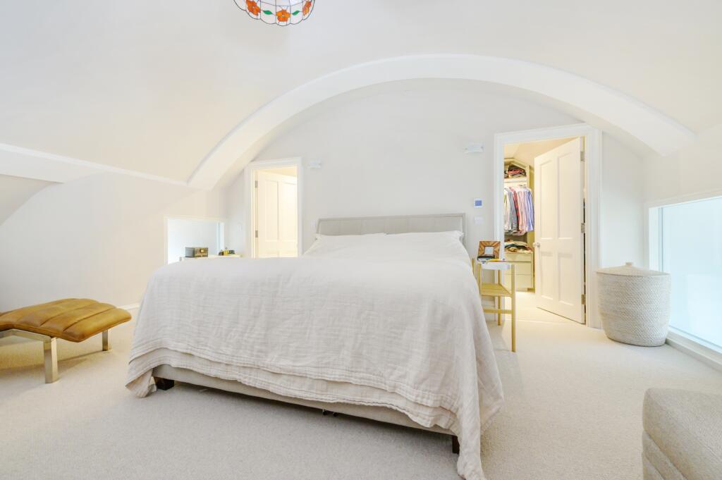 Principal bedroom