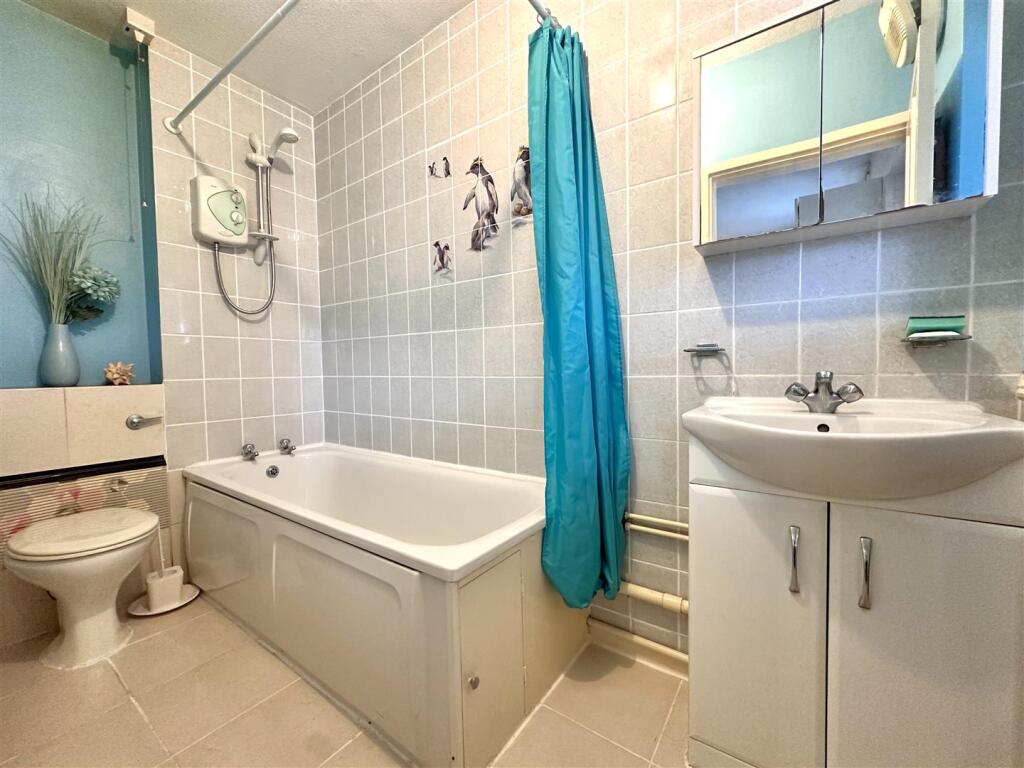 Ground Floor Bathroom 921