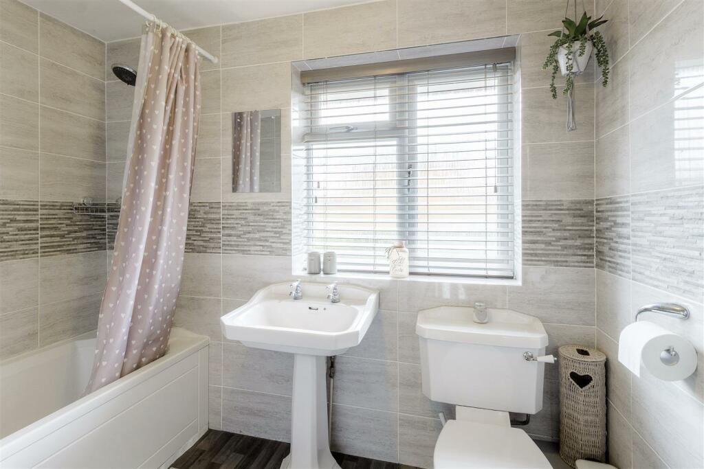 1 Burton Close, Tamworth