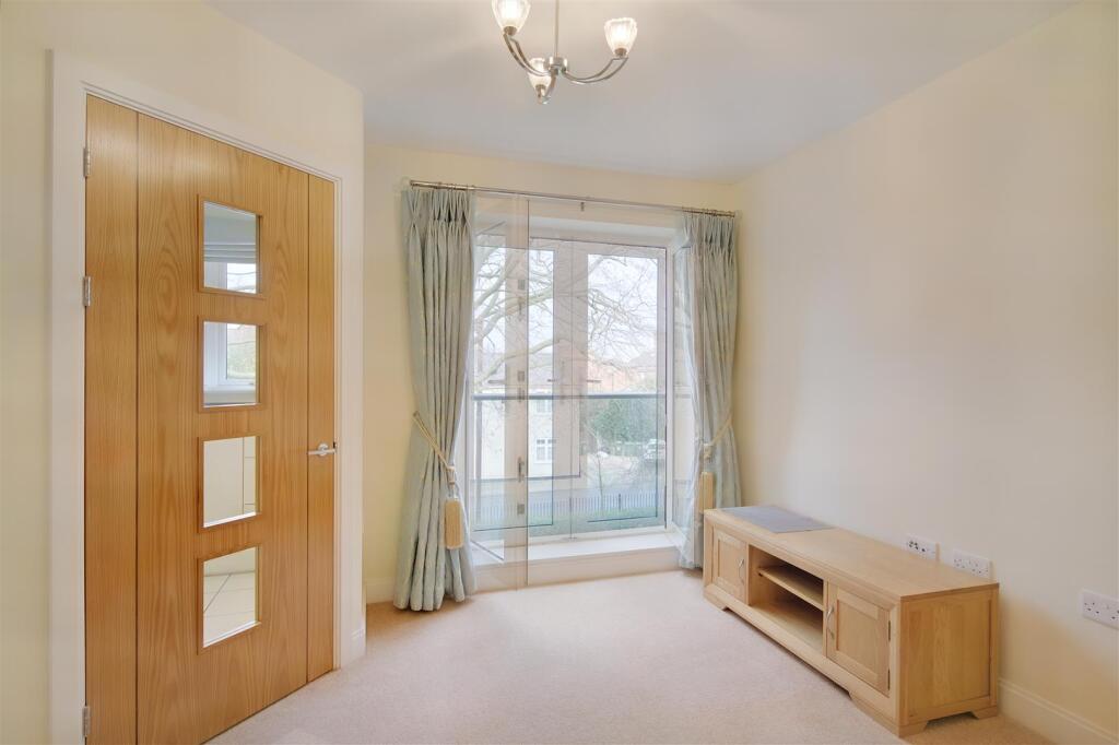 8538943-interior16.JPG