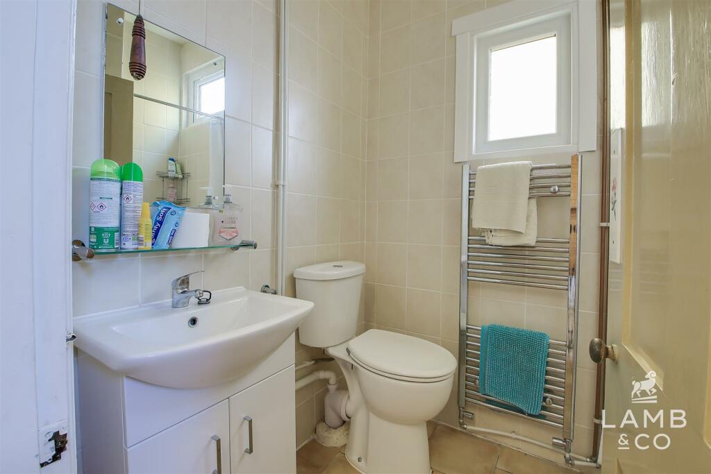 SHOWER ROOM