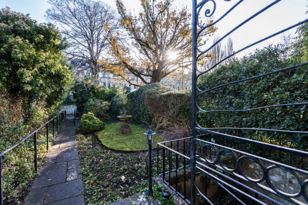4 Lambridge, Bath BA1 6BJ-2.jpg