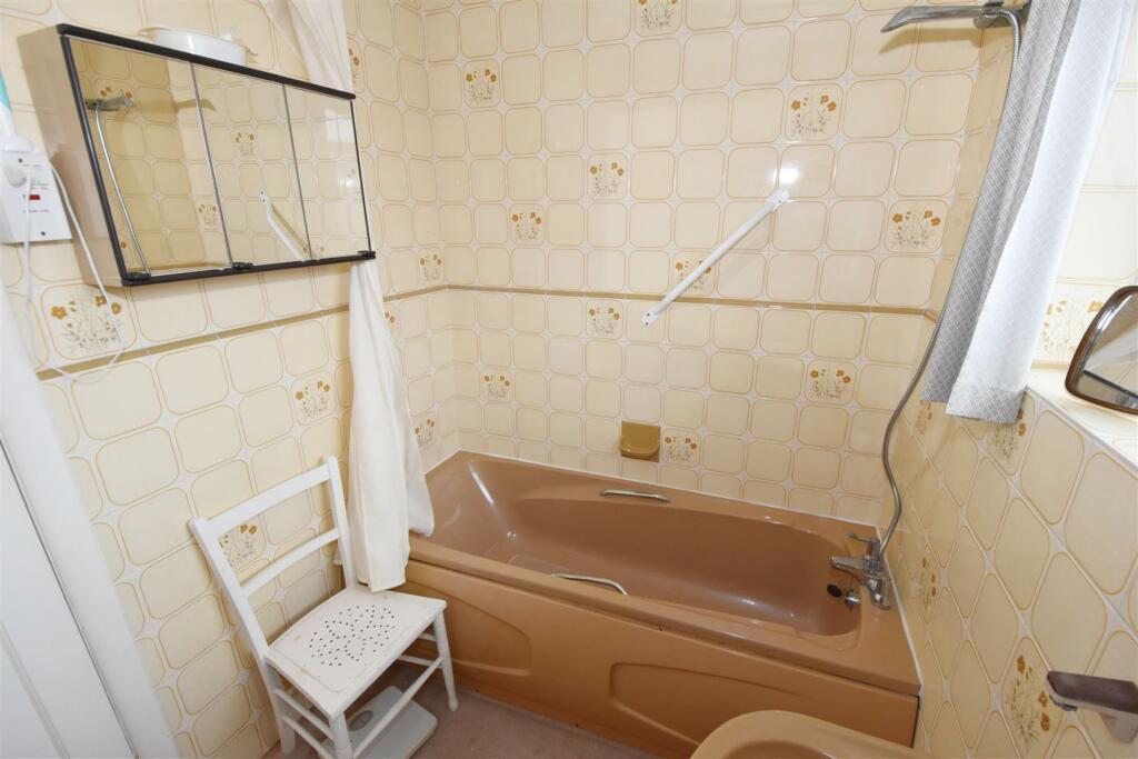 Bathroom (1).jpg