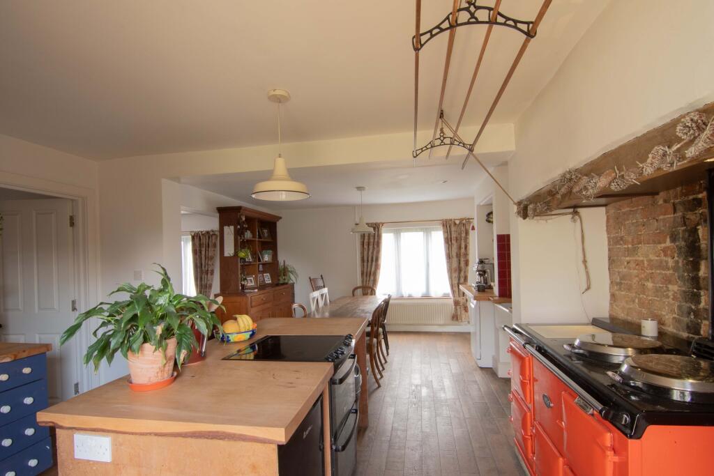 Kitchen dinning area 2