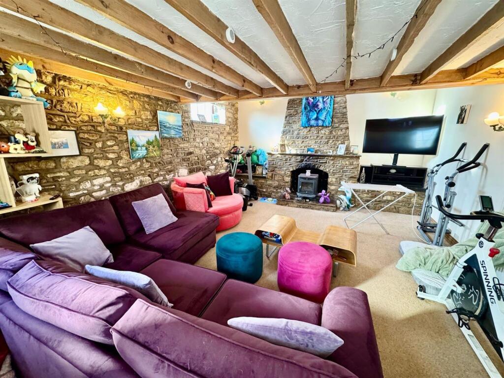 lounge.jpg