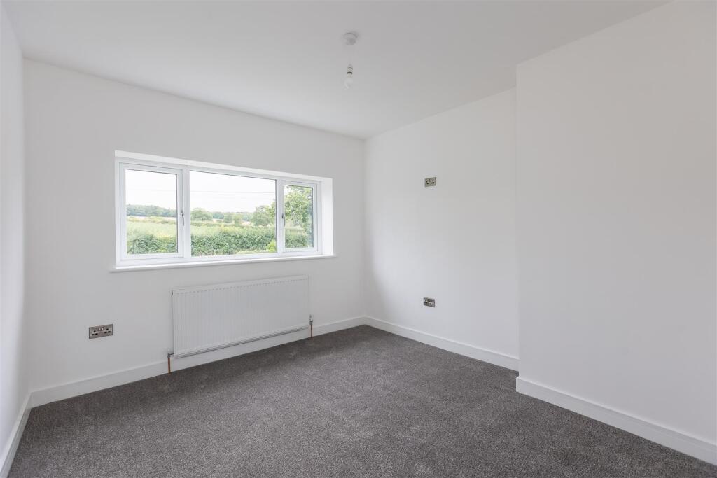 Chestnut Avenue 9 Bedroom 1.jpg