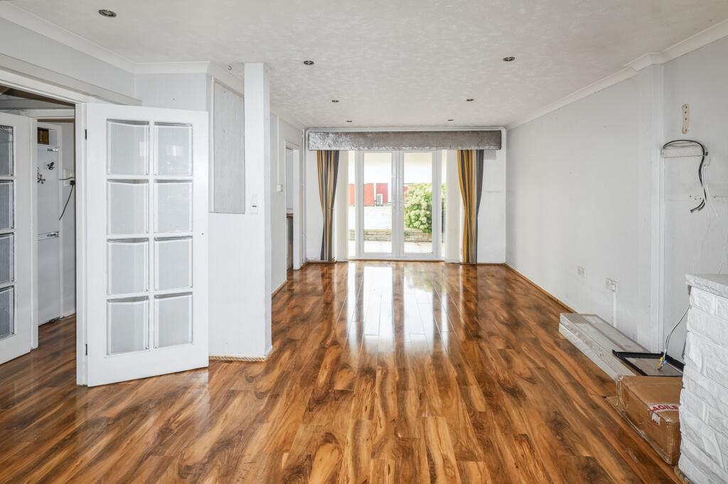 8 Colne Drive, Romford RM3 9JX