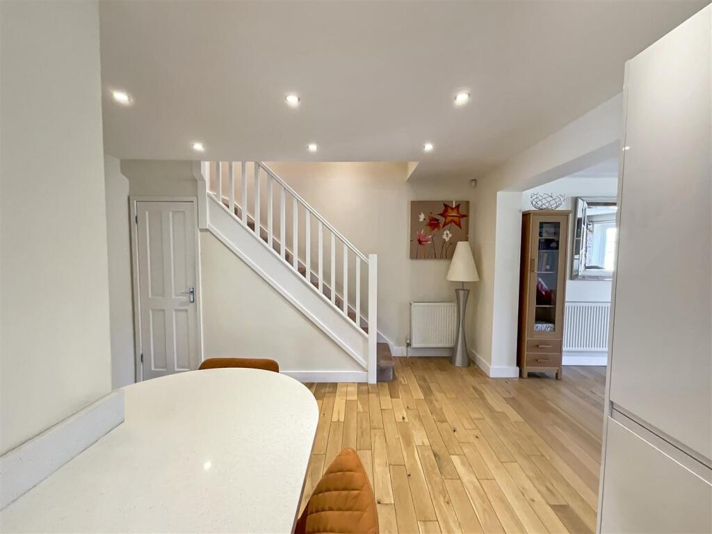 Kitchen/Breakfast Area