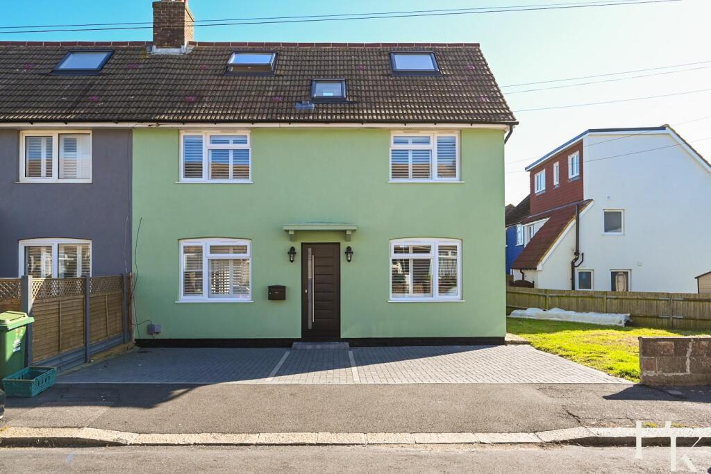 12 Brambledean Road, bn41 (5).jpg