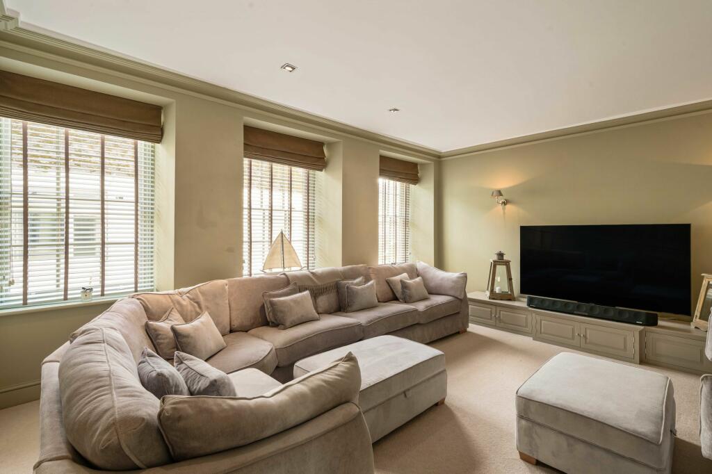 George House, Clarence St, Dartmouth_Living Room