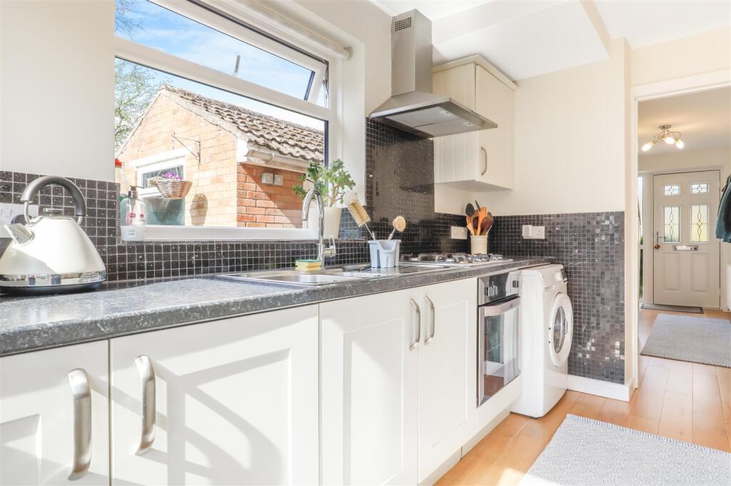 Kitchen/ Dining Room